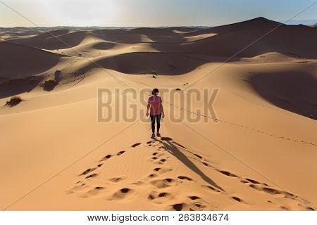 Erg Chebbi, Sahara Desert In Morroco : October 24 2017 : Woman  In The Desert  Of Sahara In Morocco.