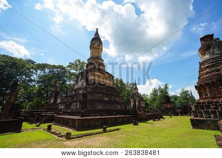 Unesco World Heritage Site Wat Jedi Jed Teaw In Si Satchanalai Historical Park, Sukhothai, Thailand.