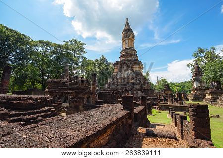 Unesco World Heritage Site Wat Jedi Jed Teaw In Si Satchanalai Historical Park, Sukhothai, Thailand.