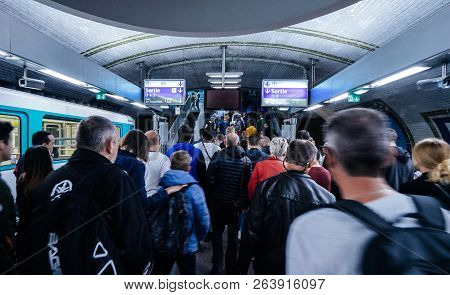 Paris, France - Oct 13, 2018: View Of Large Crowd Of People Exitis To Versailles Parc Des Exposition