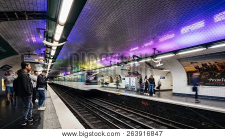 Paris, France - Oct 13, 2018: Commuters Large Crowd Of People Waiting In The Montparnasse Bienvenue 