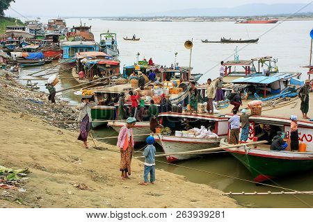 Mandalay, Myanmar - December 30: Boats Anchored At Ayeyarwady River Port On December 30, 2011 In Man