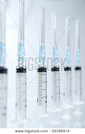 Bir 2Ml şırınga ve iğne