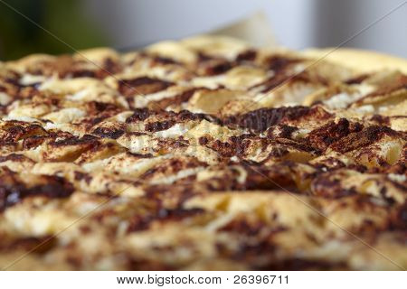 Torta di mele su una teglia da forno