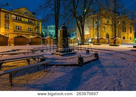 Uzhgorod, Ukraine - Dec 26, 2016: Feczik Park In Winter At Dawn. Former Building Of Synagogue Is A P