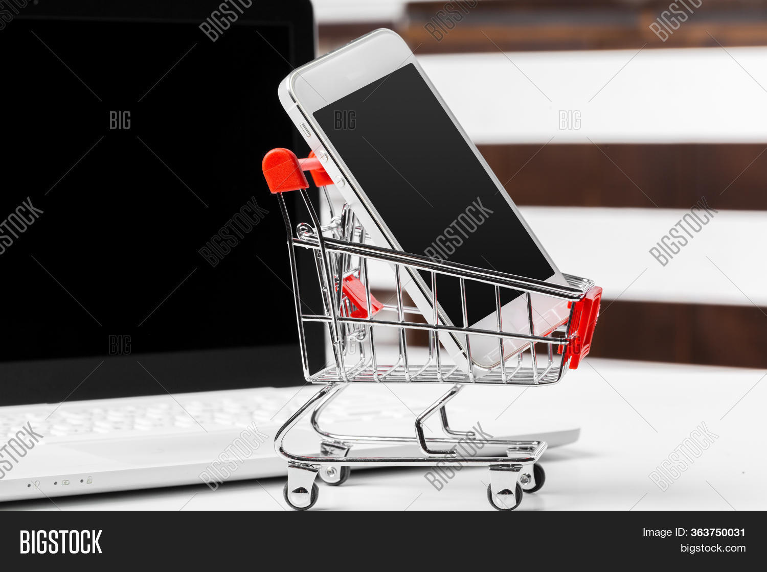 Smartphone Shopping Image & Photo (Free Trial) Bigstock