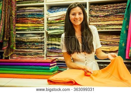 Business Lady Shop Owner Cashmere Yak Wool Shawls.female Seller In Goa India