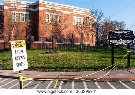 Sewickley, Pennsylvania, Usa 4/25/20 A Sign In The Parking Lot Stating The Campus Is Closed At The Q