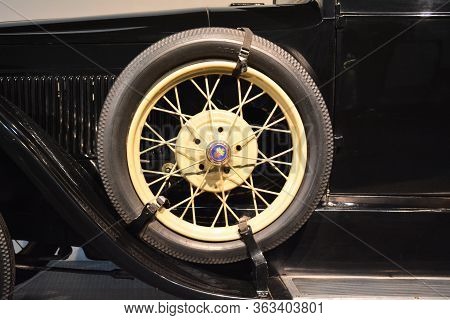 Quezon City, Ph - Apr. 28: 1924 Packard Single Six Touring Model 233 Wheel Owned By President Emilio