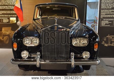 Quezon City, Ph - Apr. 28: 1960 Rolls Royce Phantom V Owned By Imelda Marcos Display At Presidential