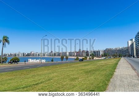 Montevideo, Uruguay - Dezember 25, 2015: Landmark Place At Pocitos Beach In Which Is Located The Mon