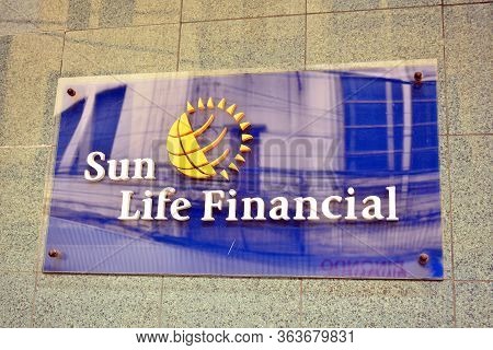Manila, Ph - Oct 7 - Sun Life Financial Signage On October 7, 2017 In Manila, Philippines.