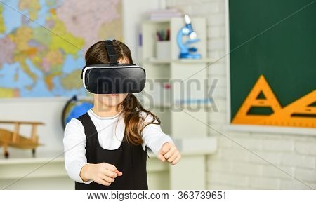 Go Around Obstacles. Virtual Classes. Driving Lessons. Science Class. Vr Technology. Schoolgirl Usin