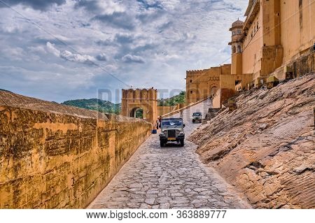 Jaipur, Rajasthan / India - September 28, 2019: Mahindra Jeeps Transporting Tourists To The Royal Pa