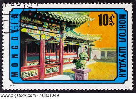 Mongolia - Circa 1974: Postage Stamp 'buddhist Temple, Bogdo Gegen Palace' Printed In Mongolia. Seri