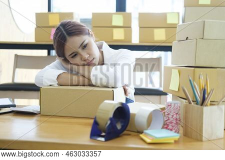 Asian Female Online Business Owner Feeling Disappointed And Frustrated After Checking Online Sales W