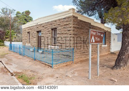 Loxton, South Africa - Sep 2, 2022: A Street Scene, With A Historic Sandstone Bulding And A Directio