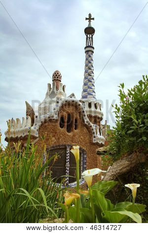 Barcellona, Spagna - 9 maggio: Il celebre Parco Guell su 9 maggio 2013 a Barcellona, Spagna. Parco Guell è th
