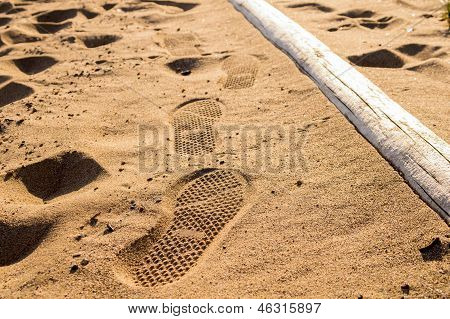 Krok stopy obuvi na Sand Beach-toilet