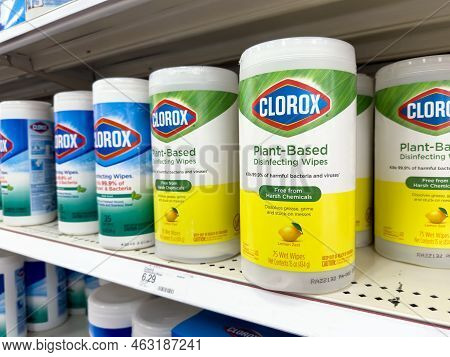 Novi, Michigan, Usa - Oct 9, 2022: Clorox Plant-based Disinfecting Wipes Product On Display Shelf. C