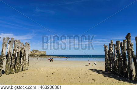 Saint-malo, France, 08,27,2022: View Of The Beach Du Sillon On A Sunny Summer Day With The National 