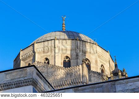 Istanbul, Tirkey - Seeptember 14, 2017: This Is The Dome Of The Pertevniyal Valide Sultan Mosque, Bu