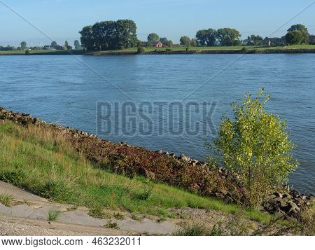the village of grieth at the rhine river