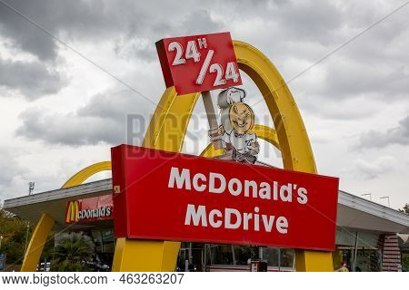 Bordeaux , Aquitaine  France - 10 10 2022 : Mac Donald M Mcdrive 24h Logo Sign And Brand Text Front 