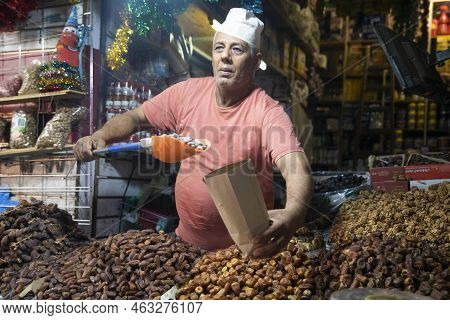 Beni Mellal, Morocco - Oct 11, 2022: Moroccan Street Vendor In The City Of Beni Mellal, Which Is In