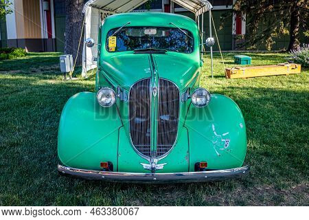 Falcon Heights, Mn - June 19, 2022: High Perspective Front View Of A 1938 Plymouth P6 Deluxe Touring