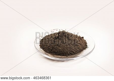 Granulated Hematite, A Natural Mineral Based On Iron Oxide, Applied In Foundry Molds, Paints, Coatin