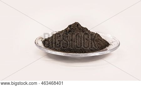 Granulated Hematite, A Natural Mineral Based On Iron Oxide, Applied In Foundry Molds, Paints, Coatin