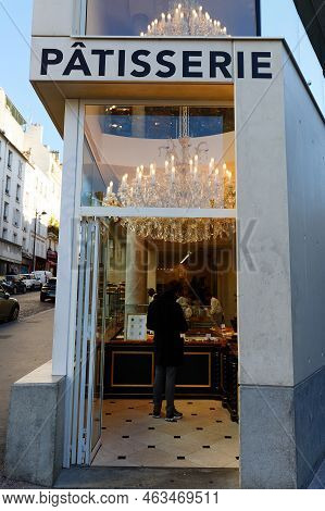 Paris, France-october 09, 2022 : Aux Merveilleux De Fred Is One Of The Most Glittery Cake Shops In P