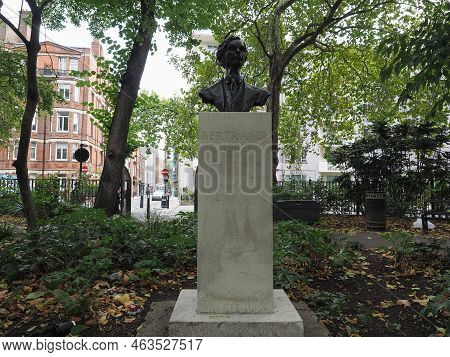 Russell Statue In London