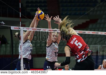 Istanbul, Turkey - April 02, 2022: Seyma Ercan In Action During Turk Hava Yollari Vs Ptt Turkish Sul
