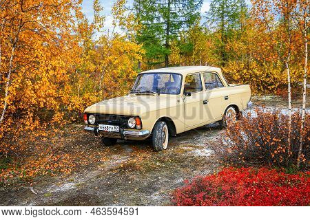 Novyy Urengoy, Russia - September 11, 2022: Soviet Classic Car Izh-moskvich-412ie-028 In An Autumn F