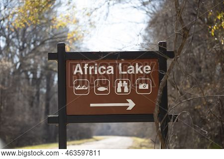 Tensas River National Wildlife Refuge, Louisiana/usa  - February 09 2022: Sign Pointing To The Right