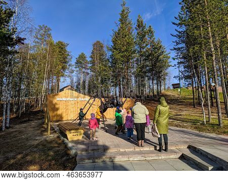 Noyabrsk, Russia - October 17, 2022: New Photo Zone Near The Sculpture Of Valera Mosquito In The Cit