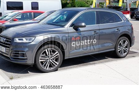 Bordeaux , Aquitaine  France - 10 10 2022 : Audi Q5 Quatro Suv New Car Parked In French Street With 