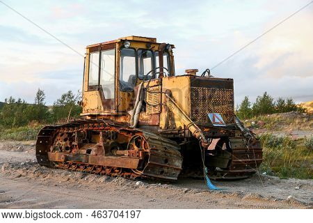 Murmansk Region, Russia - August 17, 2020: Abandoned Bulldozer T-170b At A Countryside.