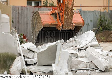 Details With An Excavator Bucket (scoop) Used To Demolish An Aac Small Building.