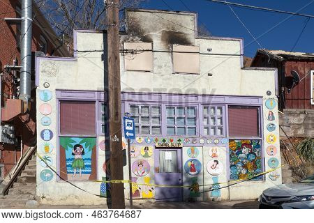 Bisbee, Arizona / Usa - December 29, 2019: Buildings Lining Main Street On A Clear Day At The Edge O