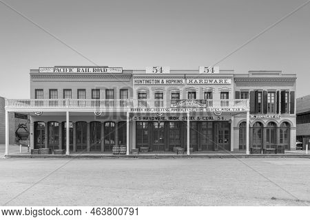 Sacramento, Usa -june 4, 2022: Front View Of An 1800s And Early 20th Century Hardware Store In Old S
