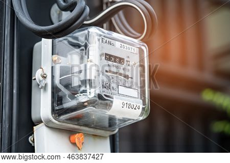 Electric Measuring Power Meter For Energy Cost At Home And Office.