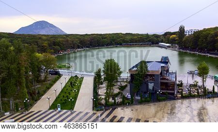 Russia, Stavropol Territory, Zheleznovodsk, September 10, 2022, Resort Lake In Zheleznovodsk, Founta