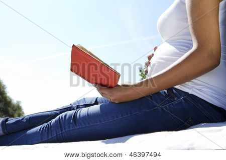 Lecture de la femme enceinte