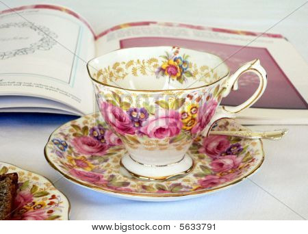 Rosa blomstret tekop