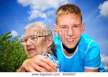 Petit-fils et grand-maman