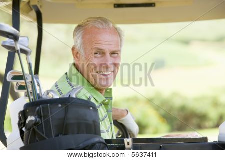 Porträt von einem männlichen Golfspieler