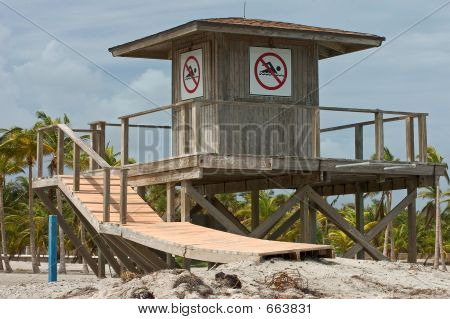 Closed Lifeguard Stand